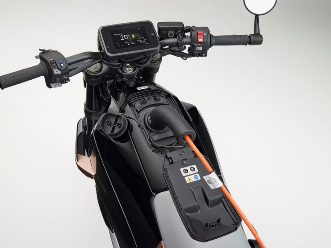 honda wn7 charging port