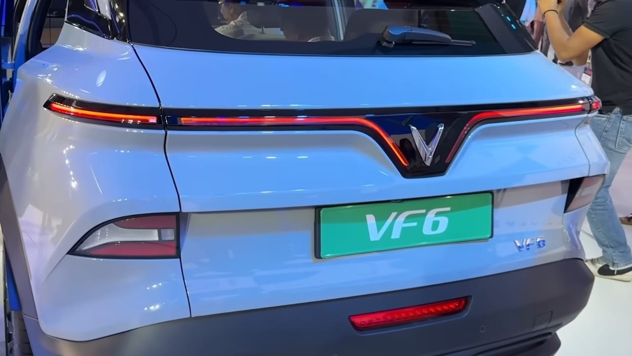 vinfast vf6 rear view