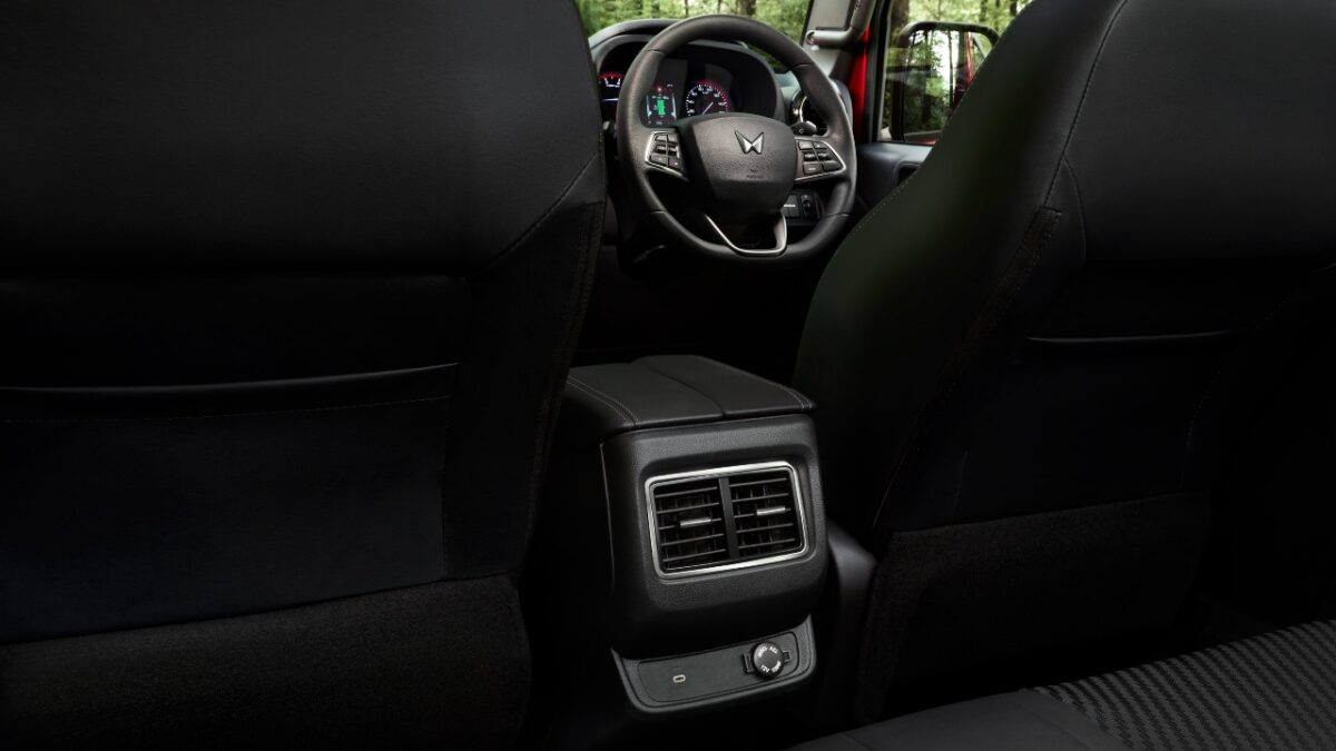 2025 mahindra thar rear ac vents