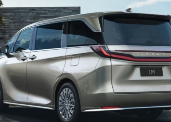 மேம்படுத்தப்பட்ட லெக்சஸ் LM 350h இந்தியாவில் அறிமுகம்