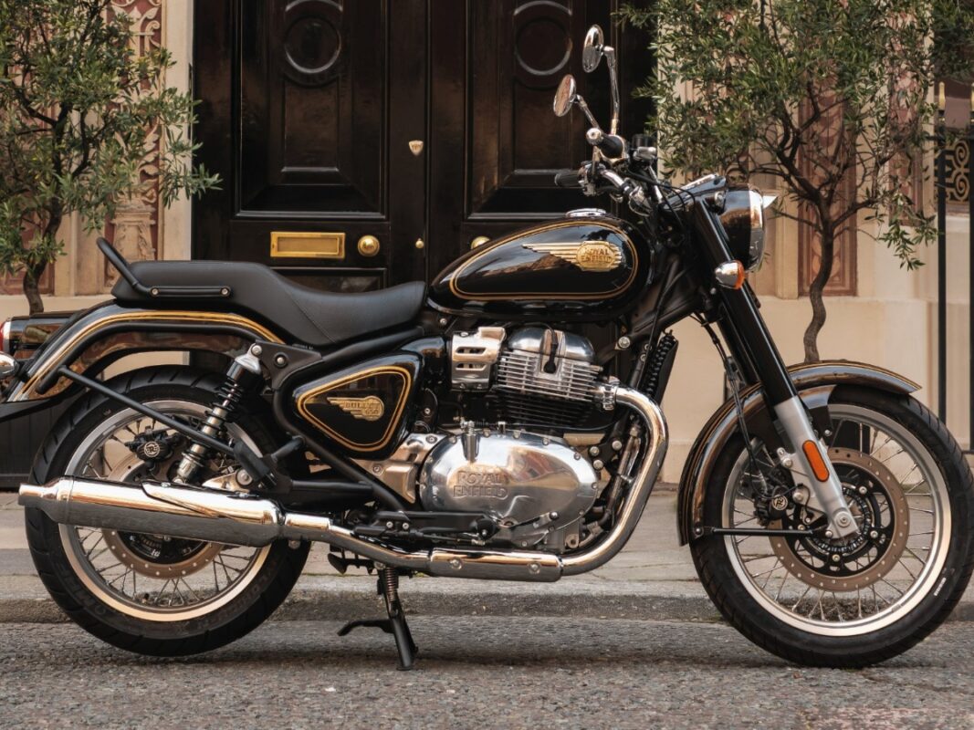Royal Enfield bullet 650 black side