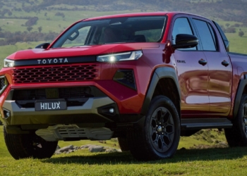 டொயோட்டா ஹைலக்ஸ் பிக்கப் டிரக்கில் எலக்ட்ரிக், ஹைபிரிட், ICE மற்றும் ஹைட்ரஜன் அறிமுகம்