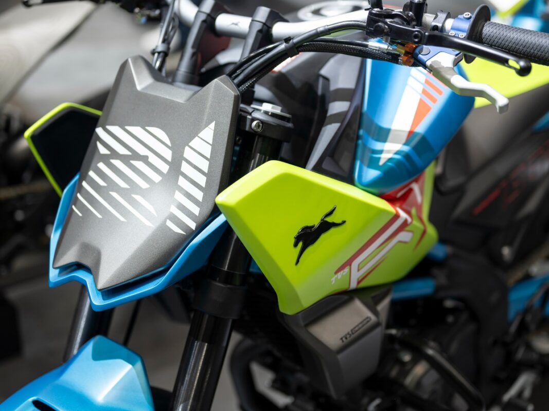 tvs rtr hyperstunt side front