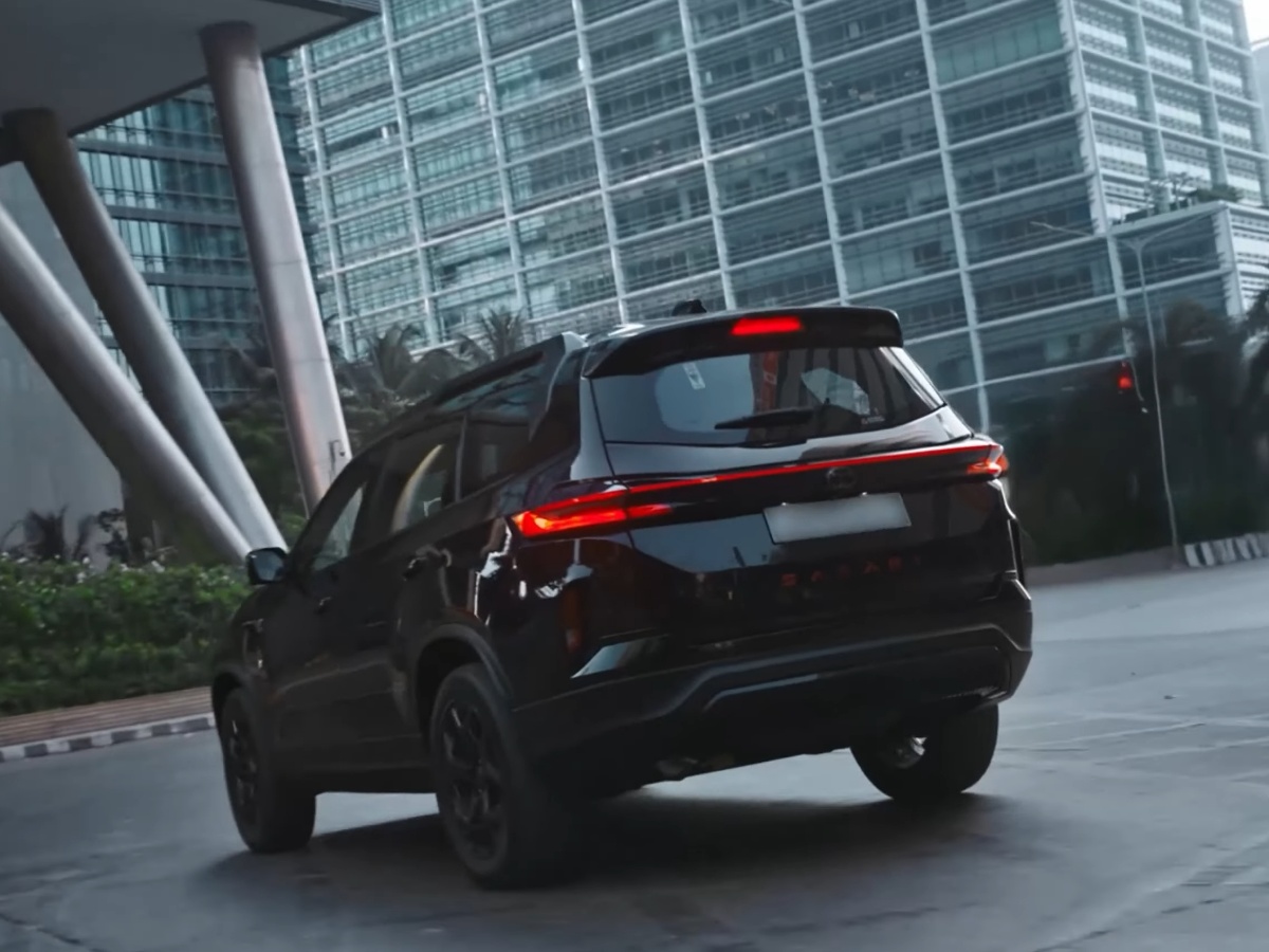 tata safari red dark edition